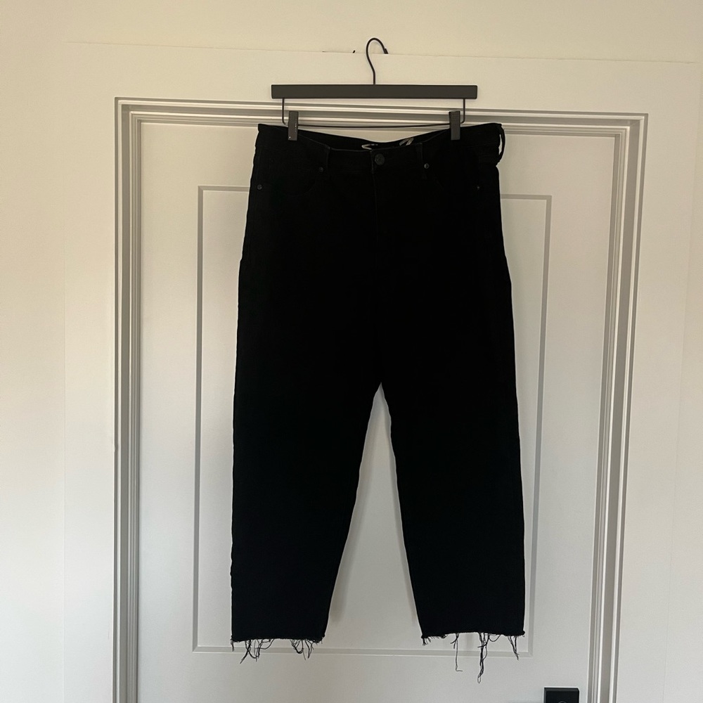 Seven7 Tower Straight Crop (Black)
